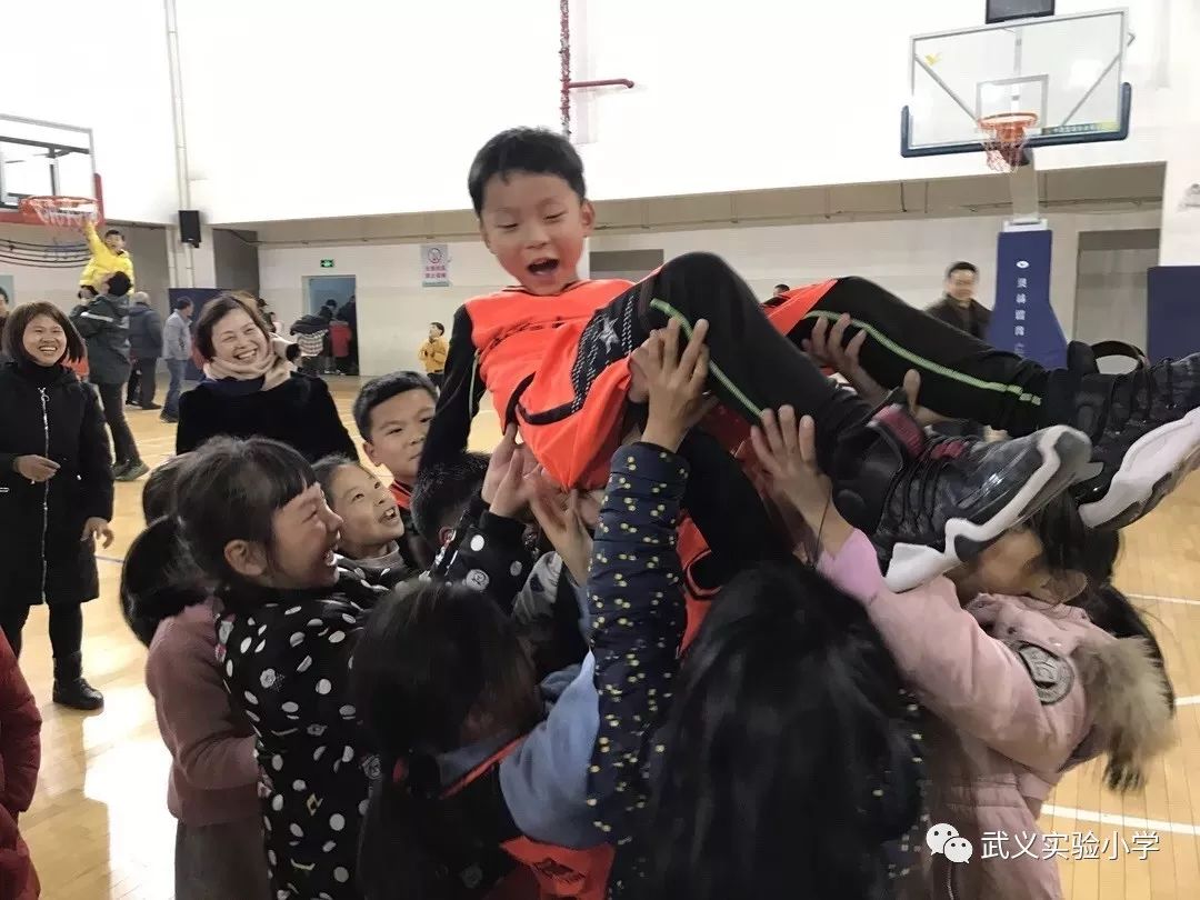 小篮球比赛规则及场地_小学篮球比赛用的是小篮球规则吗_小篮球比赛用球标准